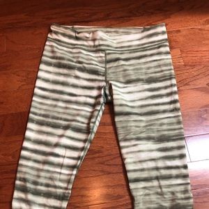 Under Armour- Green - Capri Yoga Pants - L -